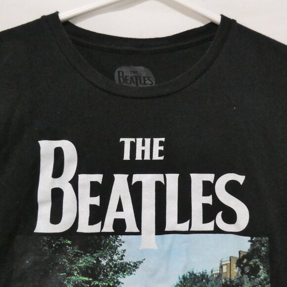 THE BEATLES © 2002 | medium | Black Beatles Abbey Road T-Shirt - Picture 5 of 13